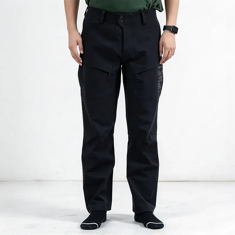 Pantalon cargo imperméable noir avec tissu thermique et fermetures éclair latérales