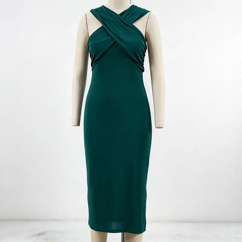 Robe mi-longue moulante à col croisé avec drapé sur le devant et fente latérale
