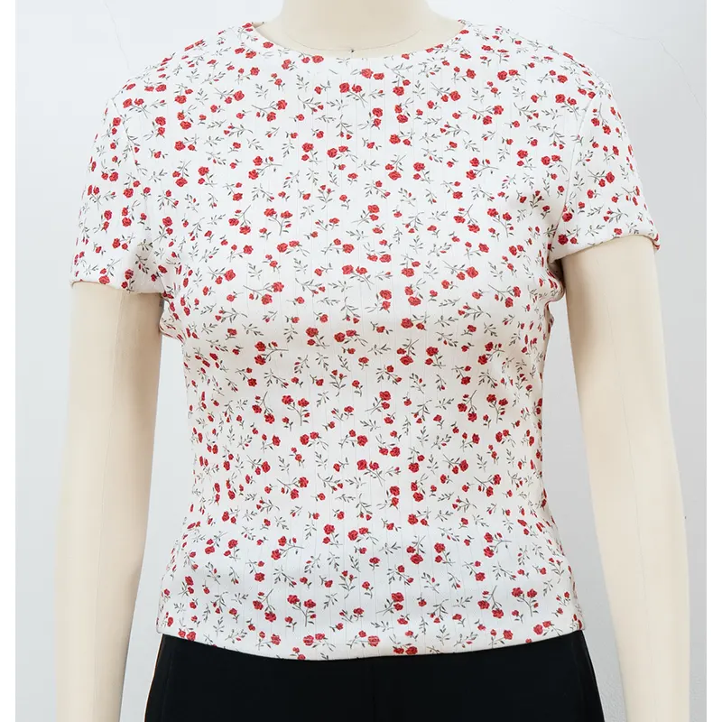 T-shirt ajusté à col rond avec imprimé floral rouge