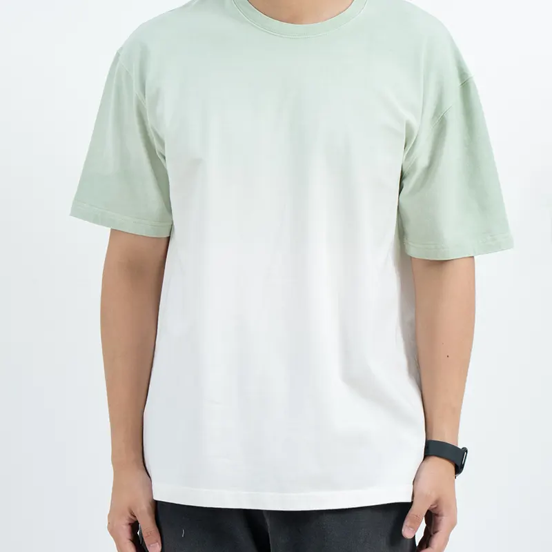 T-shirt décontracté ombré menthe à blanc avec épaules tombantes